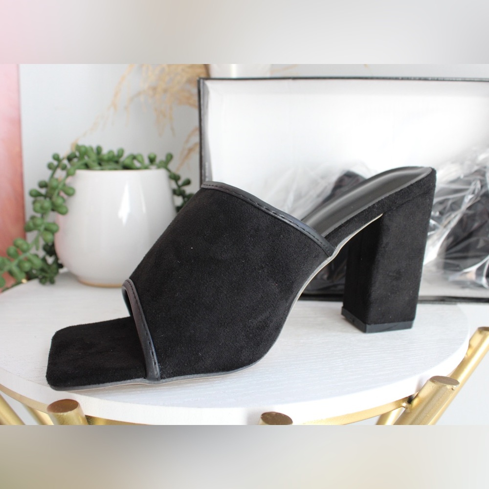 Black sandals